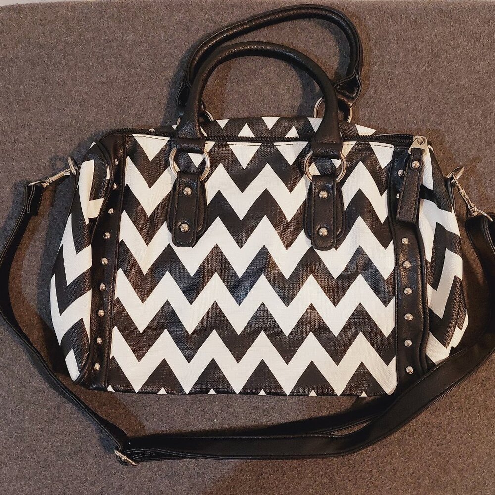 Zig Zag Black & White Satchel handles and shoulder strap Purse